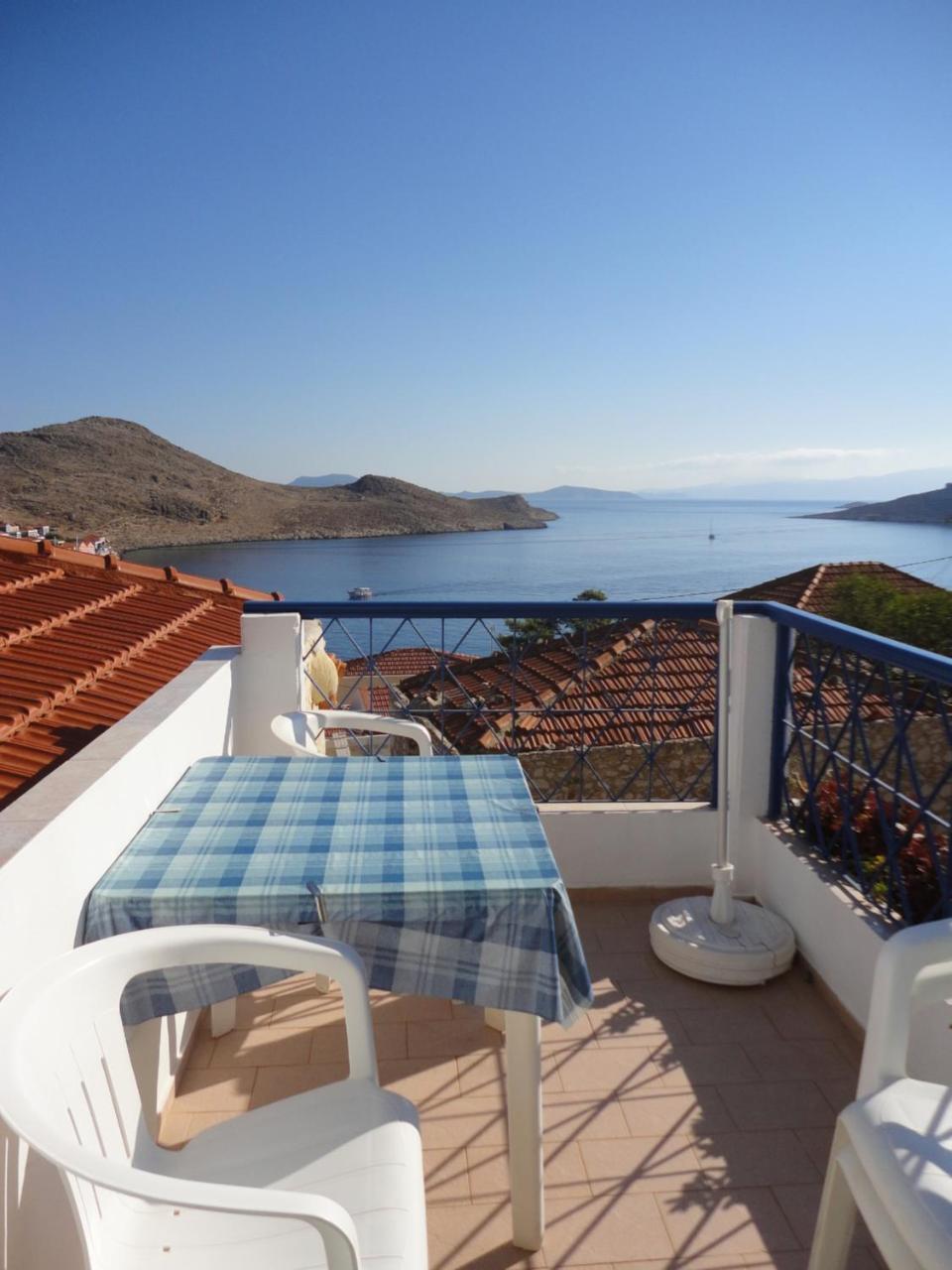 Villa Yorgos Chalki Town 외부 사진